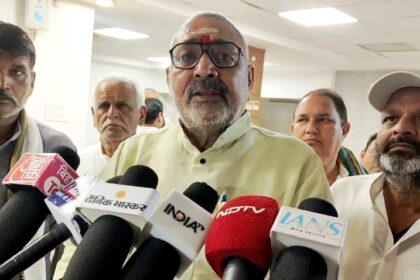 'चुनाव आयुक्त ज्ञानेश कुमार को सम्मानित करने की जरूरत': बेगूसराय में विपक्ष पर बरसे गिरिराज सिंह, बोले- चोर चोरी के खिलाफ उठा रहा सवाल 25
