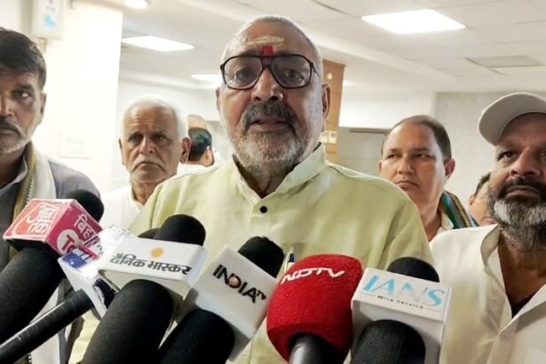 'चुनाव आयुक्त ज्ञानेश कुमार को सम्मानित करने की जरूरत': बेगूसराय में विपक्ष पर बरसे गिरिराज सिंह, बोले- चोर चोरी के खिलाफ उठा रहा सवाल 5