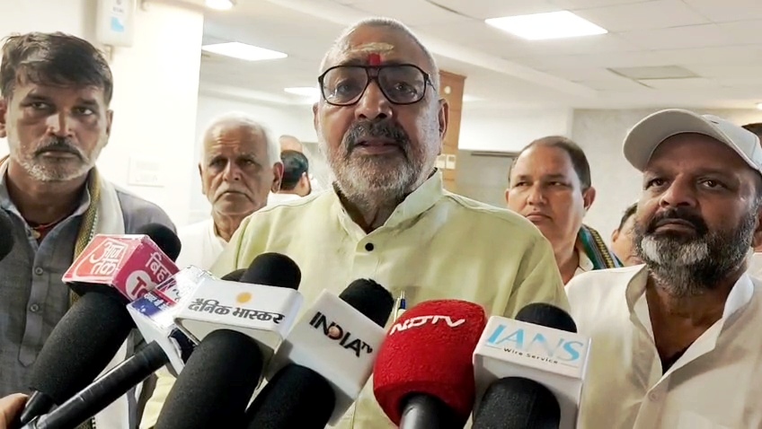 'चुनाव आयुक्त ज्ञानेश कुमार को सम्मानित करने की जरूरत': बेगूसराय में विपक्ष पर बरसे गिरिराज सिंह, बोले- चोर चोरी के खिलाफ उठा रहा सवाल 8
