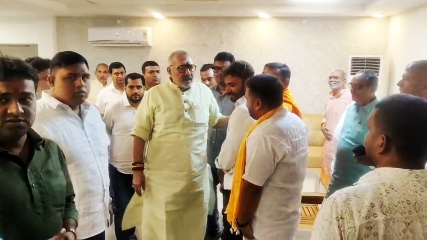 'चुनाव आयुक्त ज्ञानेश कुमार को सम्मानित करने की जरूरत': बेगूसराय में विपक्ष पर बरसे गिरिराज सिंह, बोले- चोर चोरी के खिलाफ उठा रहा सवाल 2