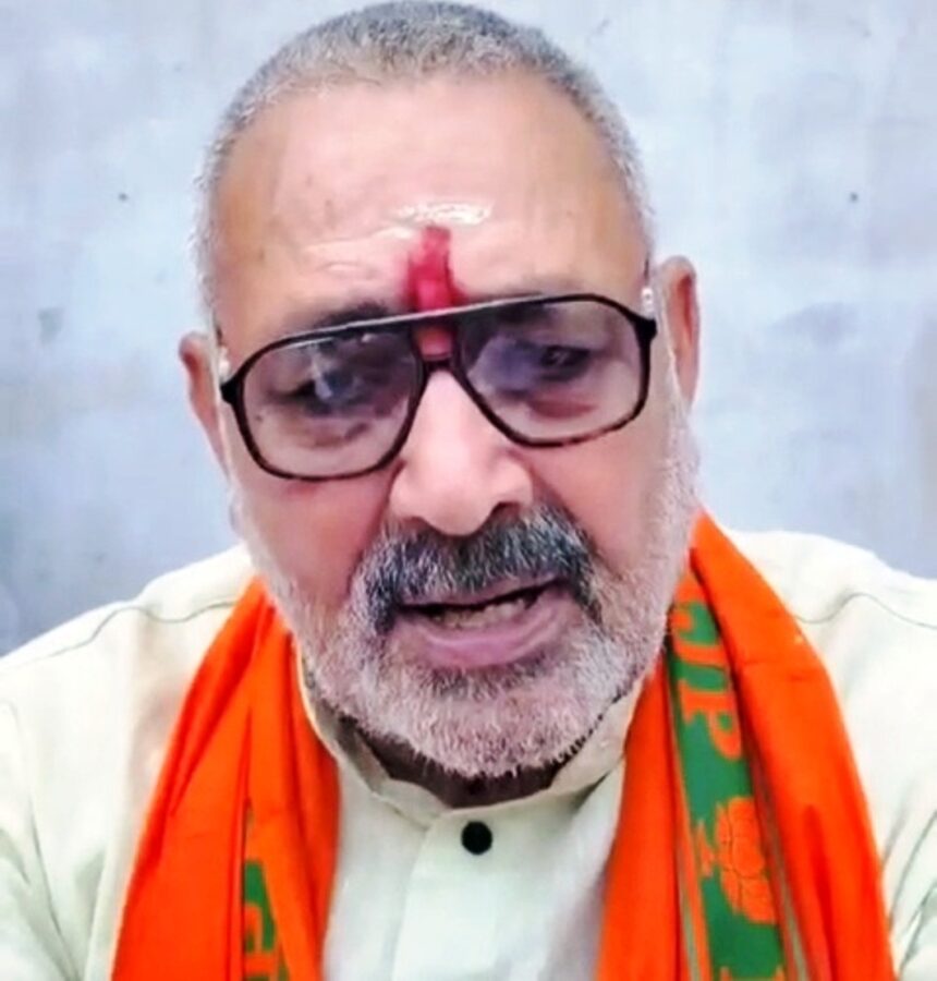 स्मिथ मच्छार की जांबाजी पर सोनिया, राहुल और प्रियंका चुप क्यों?': केंद्रीय मंत्री गिरिराज सिंह का कांग्रेस पर तीखा हमला 1