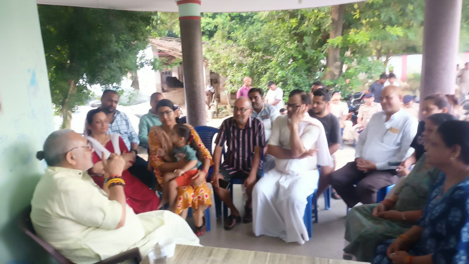 पूर्व विधायक दिवंगत शिवदानी सिंह के परिजनों से मिले केंद्रीय मंत्री गिरिराज सिंह, बंधाया ढांढस 10