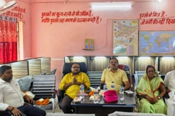 समस्तीपुर: हसनपुर के मरांची उजागर पंचायत सरकार भवन में मुखिया गीता देवी ने फीता काटकर किया पुस्तकालय का शुभारंभ 5