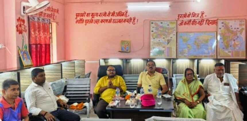 समस्तीपुर: हसनपुर के मरांची उजागर पंचायत सरकार भवन में मुखिया गीता देवी ने फीता काटकर किया पुस्तकालय का शुभारंभ 1