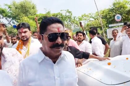 बाहुबली सह मोकामा के जेडीयू विधायक अनंत सिंह पहुंचे नीतीश कुमार के गढ़ नालंदा, हरनौत से लेकर कतरीसराय तक जन आशीर्वाद यात्रा के दौरान उमड़ा कार्यकर्ताओं का हुजूम 18