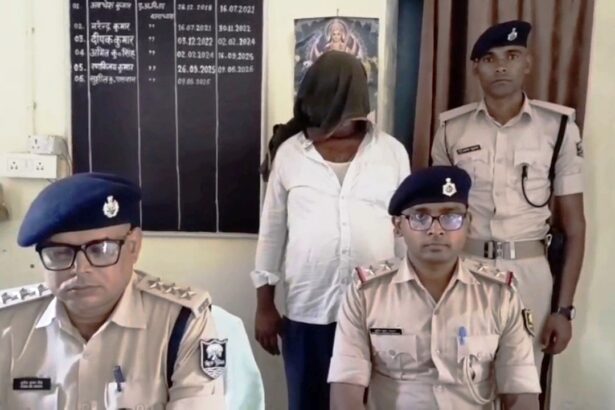 नालंदा: करायपरसुराय थाना पुलिस ने करायपरसुराय बाजार में की छापेमारी, डेढ़ किलो गांजा किया बरामद, बर्तन की दुकान और गोदाम में की छापेमारी,एक तस्कर गिरफ्तार 7