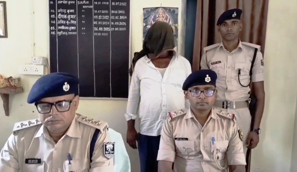 नालंदा: करायपरसुराय थाना पुलिस ने करायपरसुराय बाजार में की छापेमारी, डेढ़ किलो गांजा किया बरामद, बर्तन की दुकान और गोदाम में की छापेमारी,एक तस्कर गिरफ्तार 5
