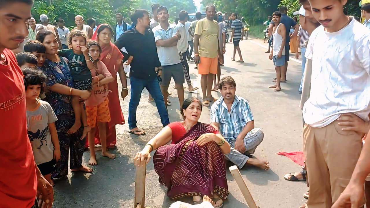 बछवाड़ा में 11 हजार वोल्ट के हाईटेंशन तार की चपेट में आने से एक पशुपालक किसान की दर्दनाक मौत 6