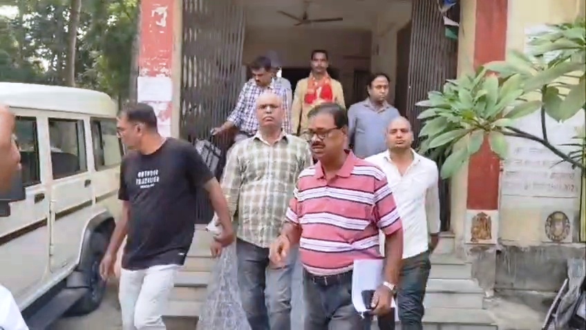 बेगूसराय: निगरानी ब्यूरो की बड़ी कार्रवाई, 25 हजार रिश्वत लेते सहायक कर आयुक्त और डाटा ऑपरेटर रंगे हाथ गिरफ्तार 3