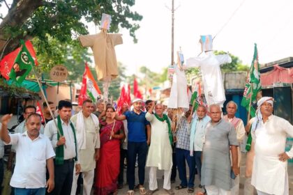 बछवाड़ा में महागठबंधन का जोरदार प्रदर्शन: पीएम मोदी, गृह मंत्री अमित शाह और CEC का फूंका पुतला 30