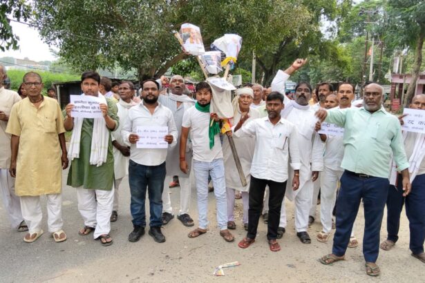 भगवानपुर में INDIA गठबंधन ने निकाला प्रतिरोध मार्च, पुतला दहन कर जताया विरोध 1