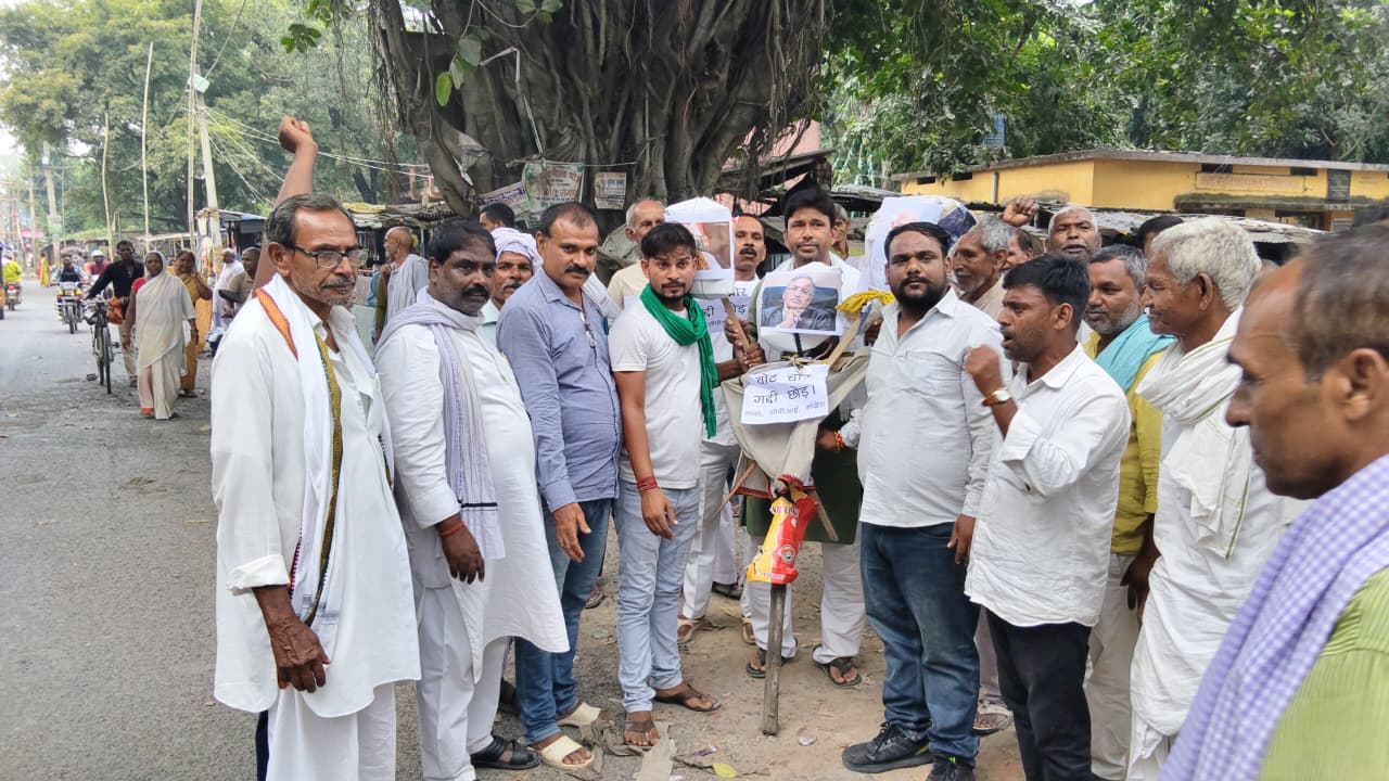 भगवानपुर में INDIA गठबंधन ने निकाला प्रतिरोध मार्च, पुतला दहन कर जताया विरोध 2