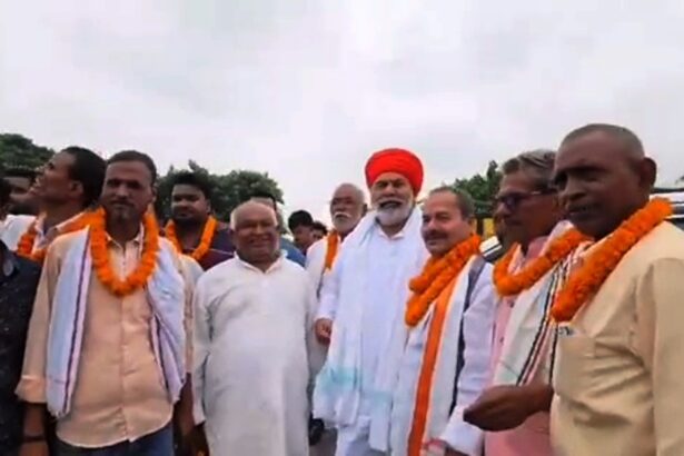 खगड़िया पहुंचे किसान नेता राकेश टिकैत: दर्जनों ट्रैक्टरों के काफिले के साथ माड़र रणखेत मैदान पहुंचे, किसानों को किया संबोधित 3