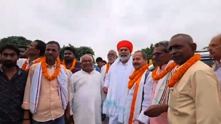 खगड़िया पहुंचे किसान नेता राकेश टिकैत: दर्जनों ट्रैक्टरों के काफिले के साथ माड़र रणखेत मैदान पहुंचे, किसानों को किया संबोधित 1