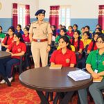 भगवानपुर: मध्य विद्यालय मेहदौली में पुलिस दीदी कार्यक्रम, छात्राओं को सुरक्षा व कानूनी अधिकारों की दी गई जानकारी 6