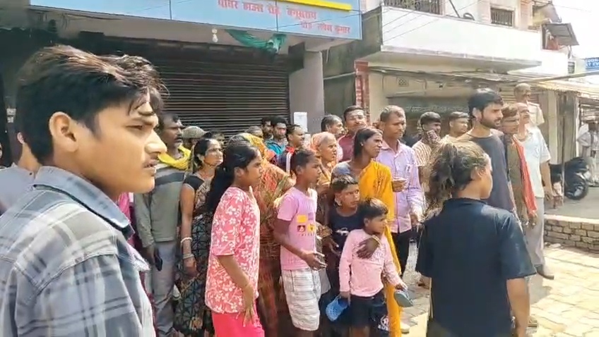 बेगूसराय में निजी क्लीनिक में महिला की मौत पर बवाल: परिजनों का आरोप- ऑनलाइन स्क्रीन देख कर दिया ऑपरेशन, डॉक्टर की लापरवाही ने ली जान 2