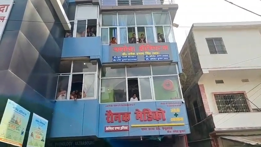 बेगूसराय में निजी क्लीनिक में महिला की मौत पर बवाल: परिजनों का आरोप- ऑनलाइन स्क्रीन देख कर दिया ऑपरेशन, डॉक्टर की लापरवाही ने ली जान 3