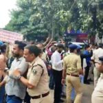 अपनी मांगें रखने पहुंचे शिक्षकों-कर्मचारियों को पुलिस ने हिरासत में लिया, महिला शिक्षिकाओं से भी दुर्व्यवहार का आरोप 4