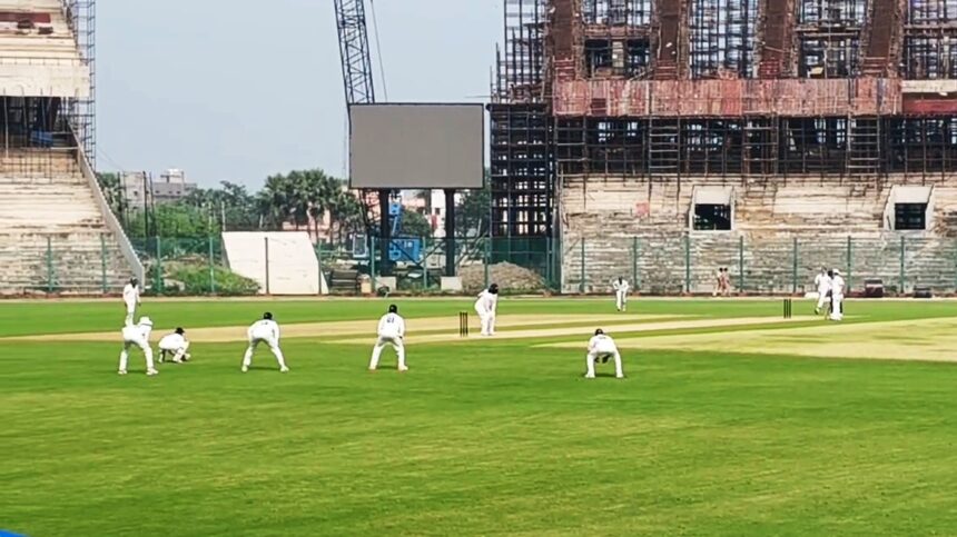 राजगीर में क्रिकेट का नया इतिहास, 1121 करोड़ के स्टेडियम में रणजी ट्रॉफी का आगाज, राजगीर में बिहार उत्तरप्रदेश के बीच रणजी मुकाबला शुरु, टॉस जीतकर बिहार ने चुना गेंदबाजी 1