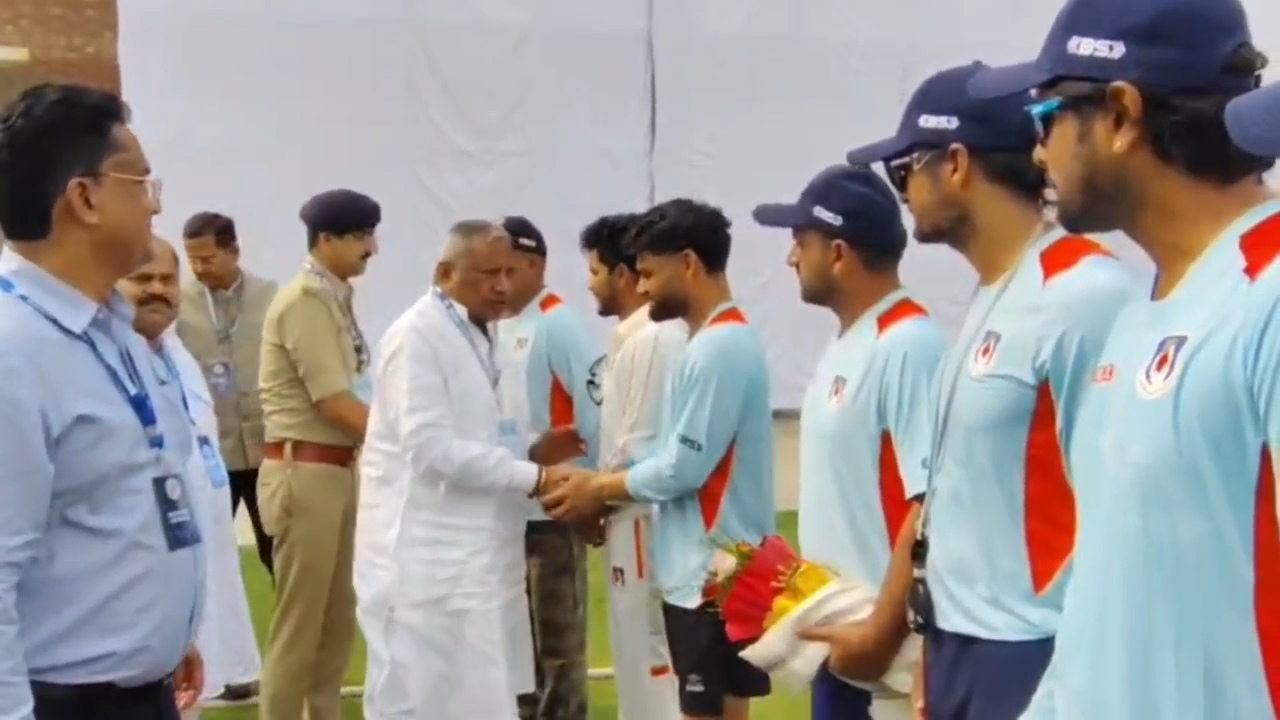 राजगीर में क्रिकेट का नया इतिहास, 1121 करोड़ के स्टेडियम में रणजी ट्रॉफी का आगाज, राजगीर में बिहार उत्तरप्रदेश के बीच रणजी मुकाबला शुरु, टॉस जीतकर बिहार ने चुना गेंदबाजी 2