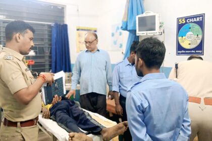 बछवाड़ा-मजनुपुर नवादा के बीच ट्रेन से गिरा यात्री; आरपीएफ ने अस्पताल में कराया भर्ती, हालत नाजुक 27