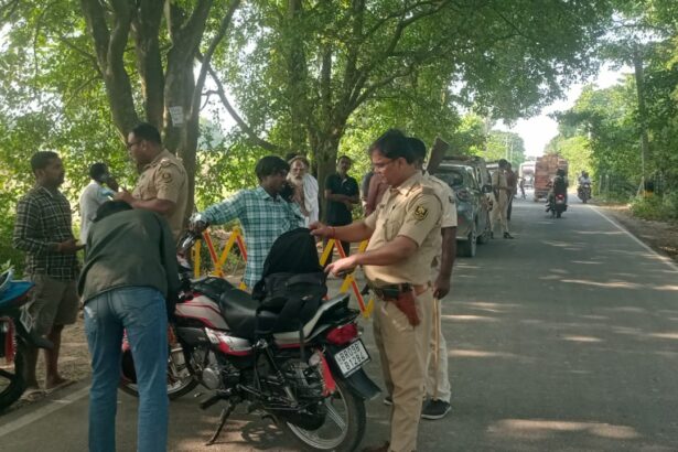 वीरपुर: स्नातक चुनाव के मद्देनजर खैय पुल के पास चला वाहन जांच अभियान, 15 बाइकों का काटा चालान 9