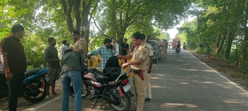 वीरपुर: स्नातक चुनाव के मद्देनजर खैय पुल के पास चला वाहन जांच अभियान, 15 बाइकों का काटा चालान 1