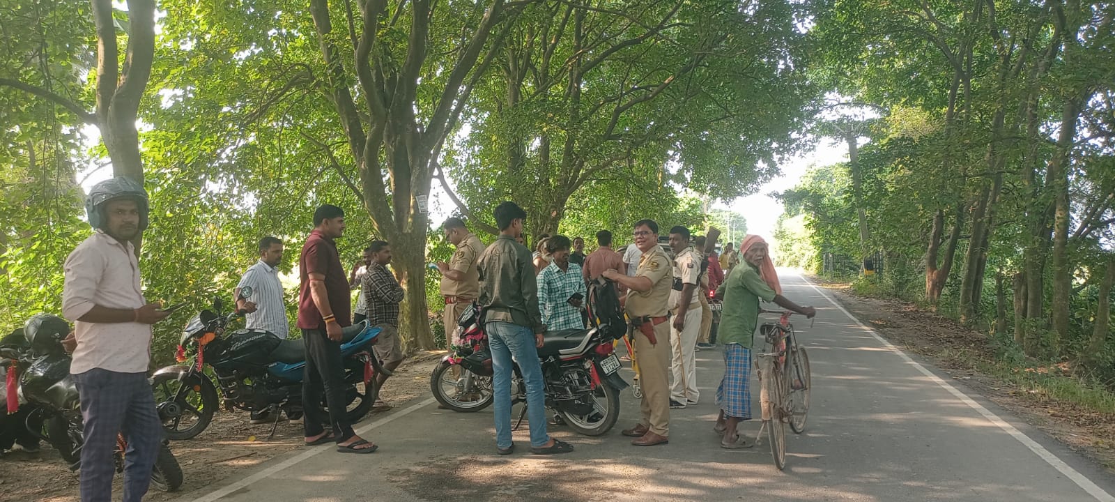 वीरपुर: स्नातक चुनाव के मद्देनजर खैय पुल के पास चला वाहन जांच अभियान, 15 बाइकों का काटा चालान 2