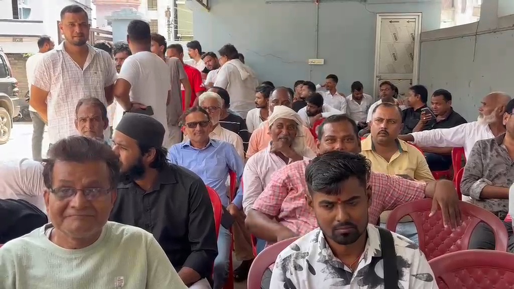 दरभंगा स्नातक क्षेत्र: समस्तीपुर पहुंचे निर्दलीय प्रत्याशी डब्बू खान बोले- 'जीत के बाद गायब होने वालों में से नहीं, हमेशा जनता के बीच रहूंगा' 2