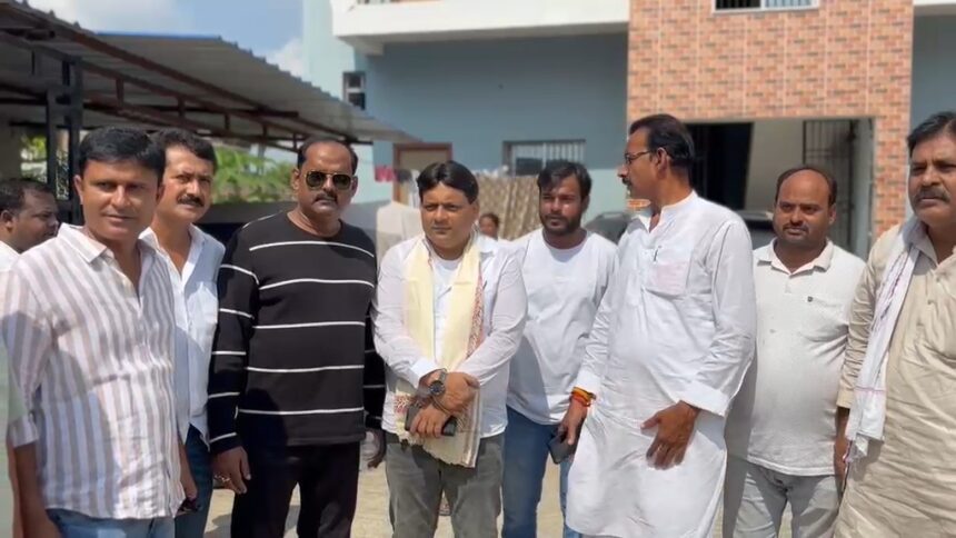 दरभंगा स्नातक क्षेत्र: समस्तीपुर पहुंचे निर्दलीय प्रत्याशी डब्बू खान बोले- 'जीत के बाद गायब होने वालों में से नहीं, हमेशा जनता के बीच रहूंगा' 1