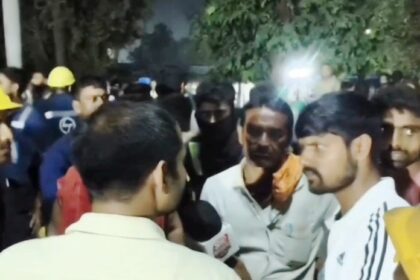 बेगूसराय: बरौनी रिफाइनरी में 40 फीट ऊंचाई से गिरकर मजदूर की मौत, गेट पर शव रख साथी मजदूरों का जोरदार हंगामा 26