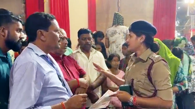 समस्तीपुर: मुसरीघरारी के भव्य दुर्गा पूजा पंडाल में सुरक्षा का जायजा, अग्निशमन विभाग ने दिए जरूरी दिशा-निर्देश 1
