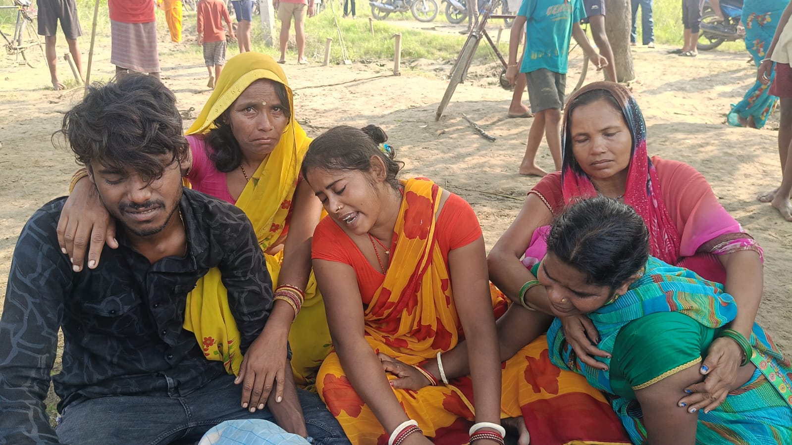 बछवाड़ा के गंगा नदी ढाव में मछुआरा का शव मिलने से इलाका में सनसनी,खबर पाते ही परिजनों का रो रो कर हुआ बुरा हाल 4