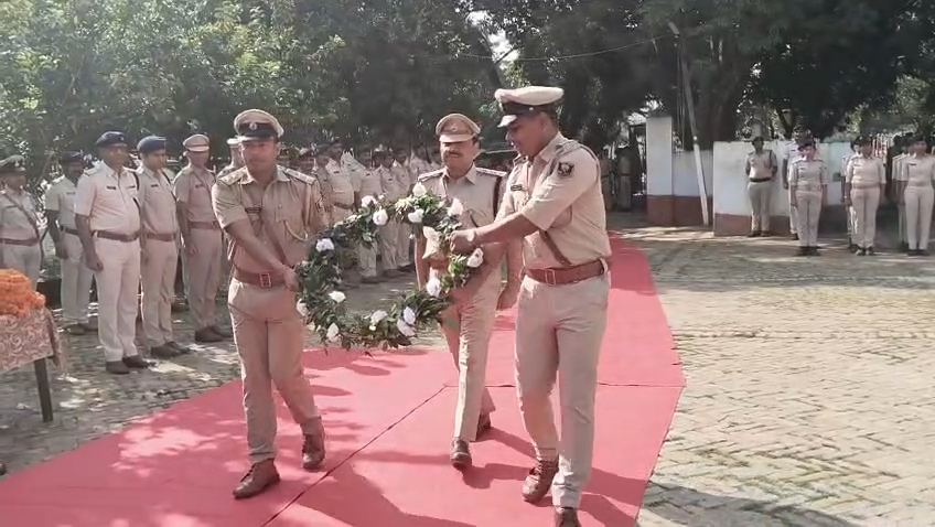 समस्तीपुर में पुलिस स्मृति दिवस: शहीद स्मारक पर वीर जवानों को दी गई भावभीनी श्रद्धांजलि, एसपी ने किया नमन 1