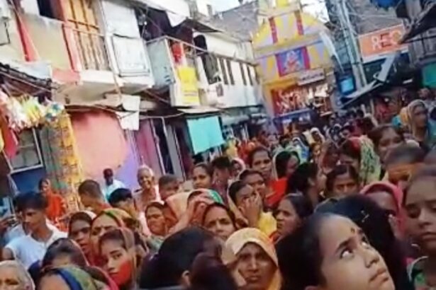 वीरपुर में हर्षोल्लास के साथ संपन्न हुआ दुर्गापूजा मेला: केंद्रीय मंत्री गिरिराज सिंह व केरल के मुख्य सचिव ने किए दर्शन, भवानंदपुर में देर रात प्रतिमा विसर्जित 3