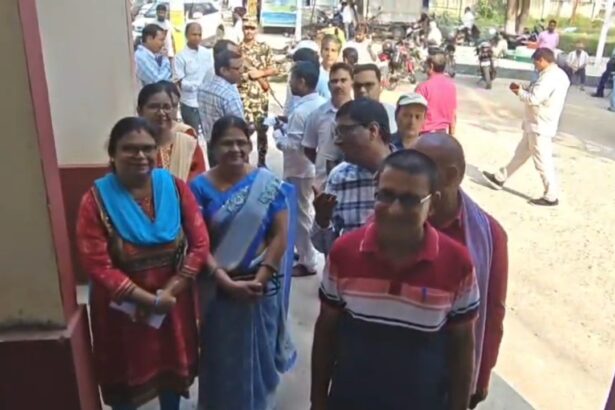 नालंदा में शिक्षक-स्नातक चुनाव के लिए 20 स्थानों के 57 बूथों पर वोटिंग शांतपूर्ण मतदान जारी, सुरक्षा के तीन स्तरीय इंतजाम, डीएम-एसपी ने मतदान केंद्रों का किया निरीक्षण 3