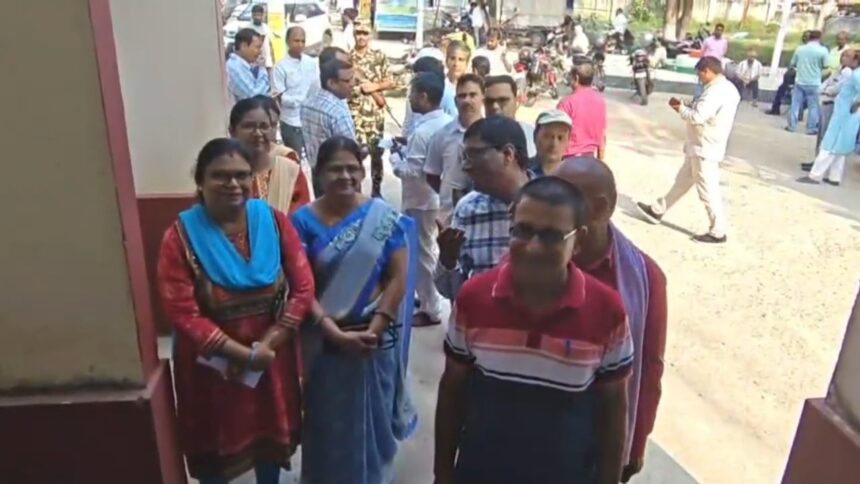 नालंदा में शिक्षक-स्नातक चुनाव के लिए 20 स्थानों के 57 बूथों पर वोटिंग शांतपूर्ण मतदान जारी, सुरक्षा के तीन स्तरीय इंतजाम, डीएम-एसपी ने मतदान केंद्रों का किया निरीक्षण 1