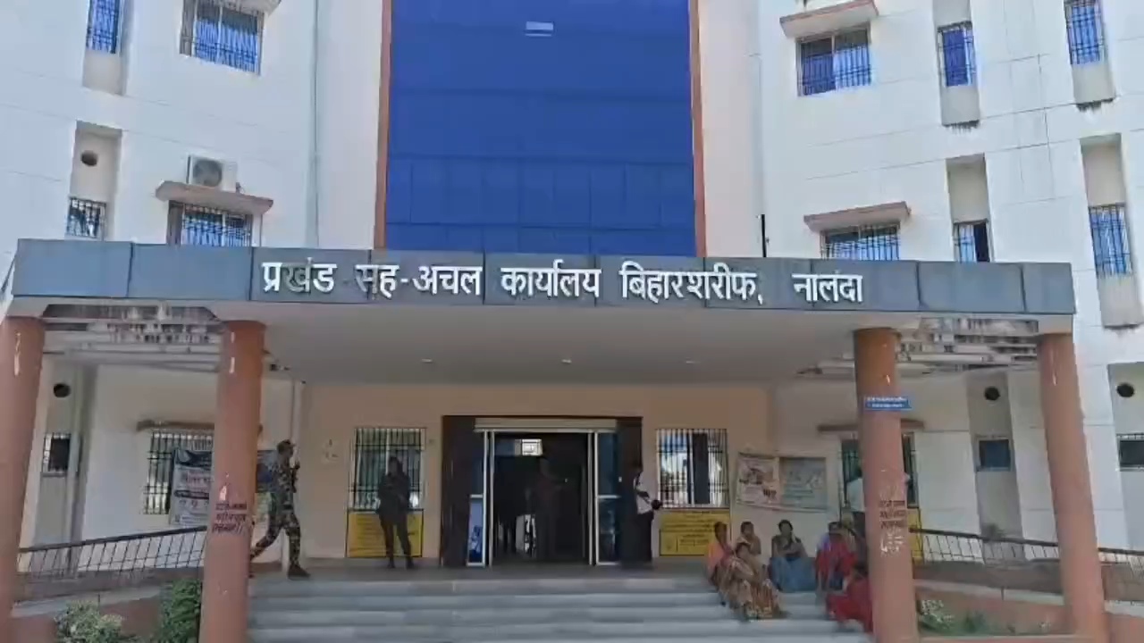 नालंदा में शिक्षक-स्नातक चुनाव के लिए 20 स्थानों के 57 बूथों पर वोटिंग शांतपूर्ण मतदान जारी, सुरक्षा के तीन स्तरीय इंतजाम, डीएम-एसपी ने मतदान केंद्रों का किया निरीक्षण 2