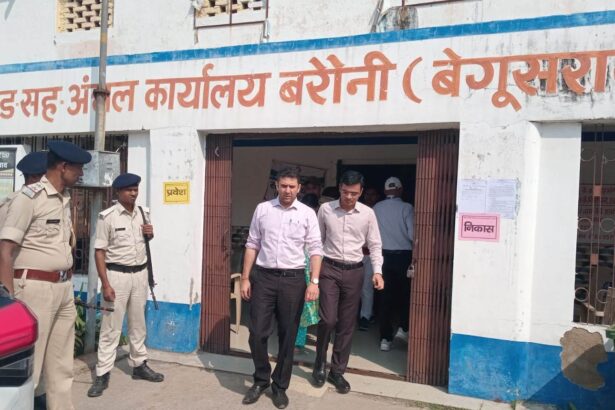 बरौनी के 3 मतदान केंद्रों का डीएम, एसपी ने किया निरिक्षण,दरभंगा स्नातक एवं शिक्षक निर्वाचन को लेकर किया गया मतदान 3