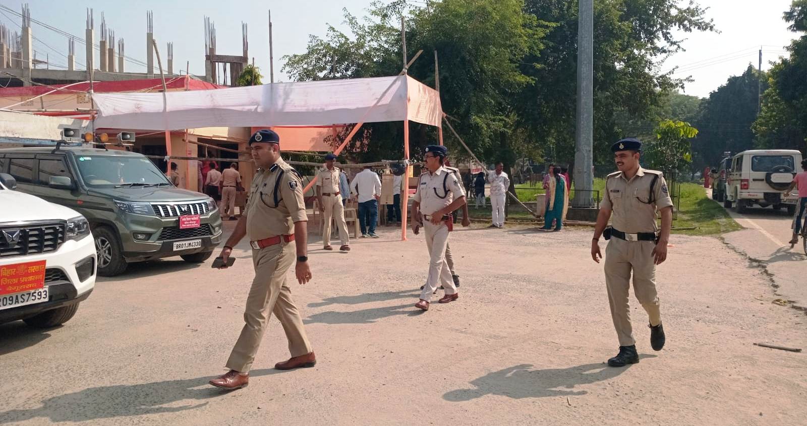 बरौनी के 3 मतदान केंद्रों का डीएम, एसपी ने किया निरिक्षण,दरभंगा स्नातक एवं शिक्षक निर्वाचन को लेकर किया गया मतदान 3