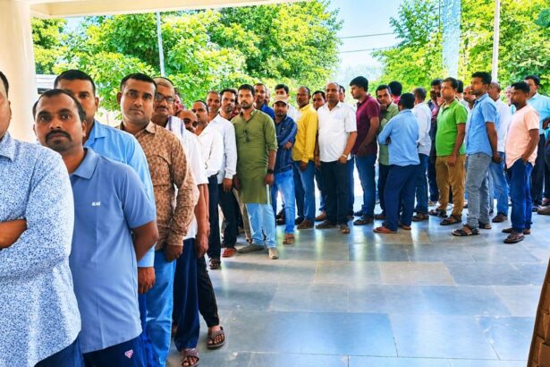 कड़े सुरक्षा घेरे में संपन्न हुआ बछवाड़ा में मतदान; 65 शिक्षकों और 663 स्नातकों ने किया मताधिकार का प्रयोग 1