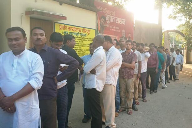 वीरपुर में शांतिपूर्ण मतदान संपन्न: शिक्षक निर्वाचन में हुआ 100% मतदान, स्नातक में 65.5% ने डाले वोट 7