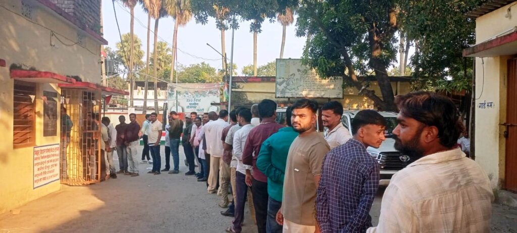 वीरपुर में शांतिपूर्ण मतदान संपन्न: शिक्षक निर्वाचन में हुआ 100% मतदान, स्नातक में 65.5% ने डाले वोट 2