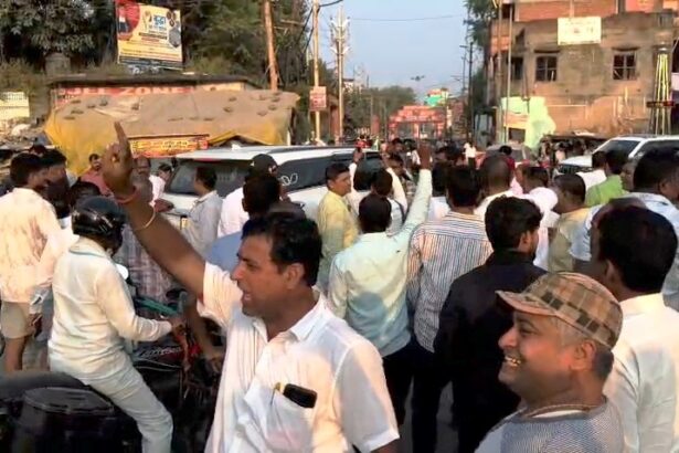 बिहार शरीफ में MLC चुनाव के दौरान भारी बवाल: नीरज कुमार और जन सुराज प्रत्याशी के समर्थकों में गाली-गलौज, डॉ. अनुज सिंह को भागना पड़ा 3