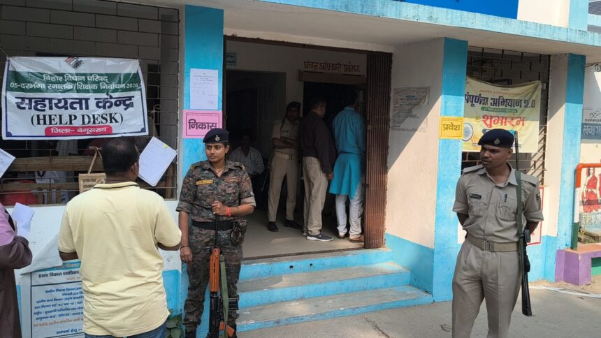 बेगूसराय में दरभंगा स्नातक एवं शिक्षक निर्वाचन के लिए मतदान जारी, केंद्रों पर दिखा उत्साह 1