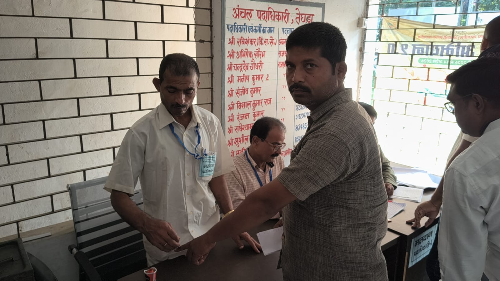 बेगूसराय में दरभंगा स्नातक एवं शिक्षक निर्वाचन के लिए मतदान जारी, केंद्रों पर दिखा उत्साह 2