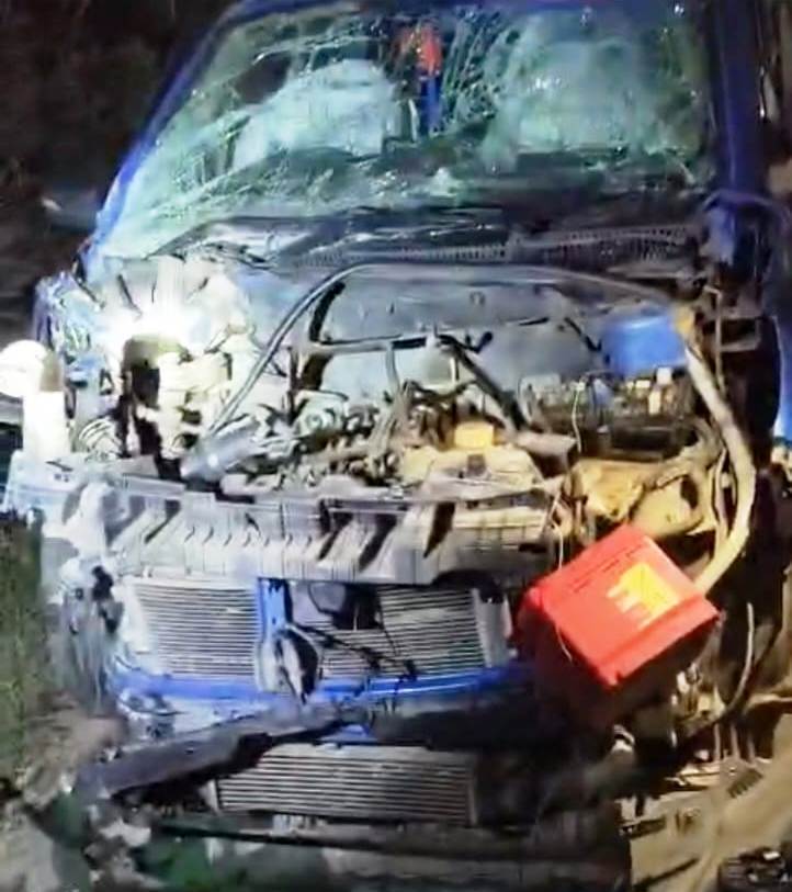 बरौनी: NH-31 पर कार और ट्रक की भीषण टक्कर, चालक समेत दो लोग घायल 1