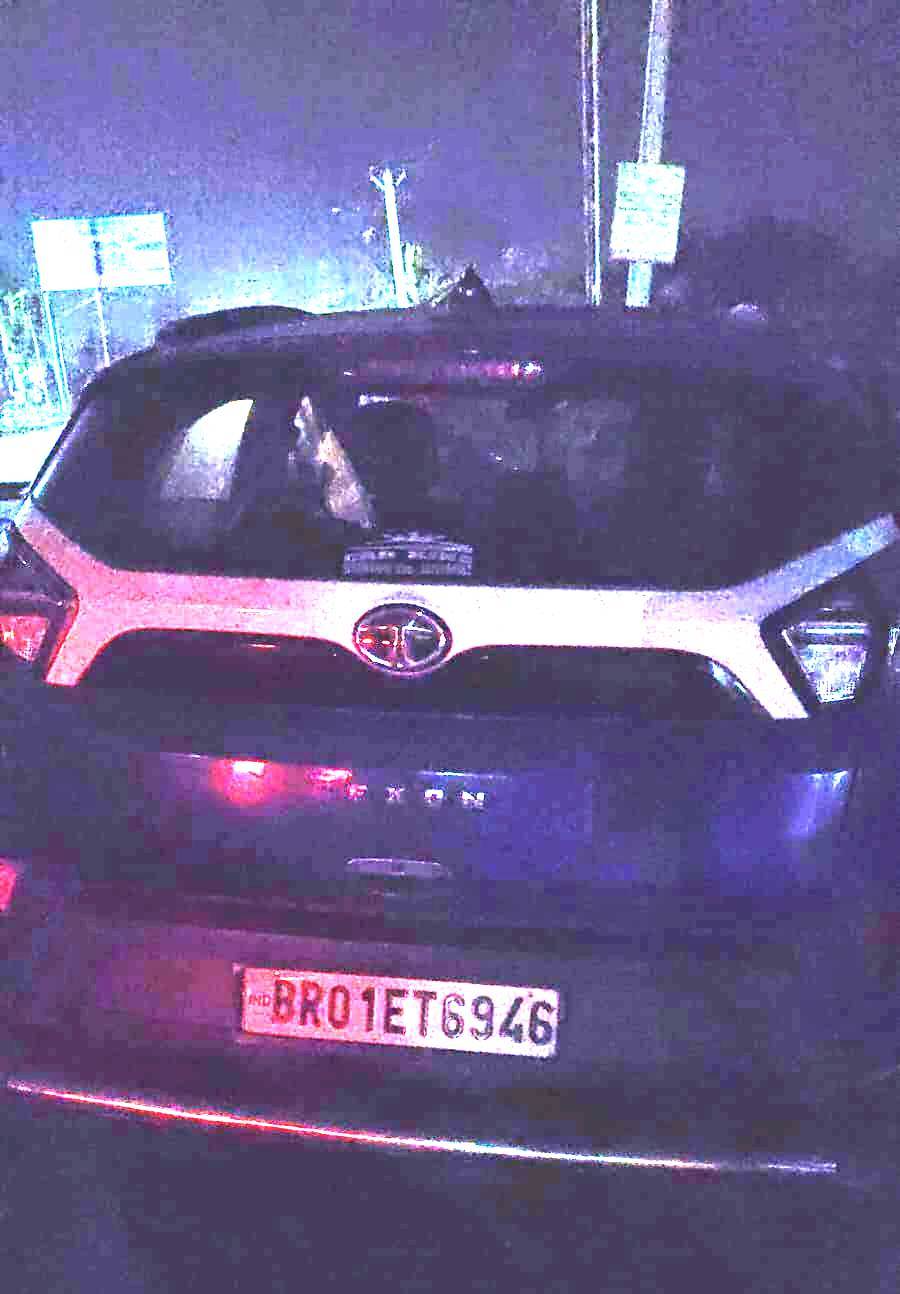 बरौनी: NH-31 पर कार और ट्रक की भीषण टक्कर, चालक समेत दो लोग घायल 2