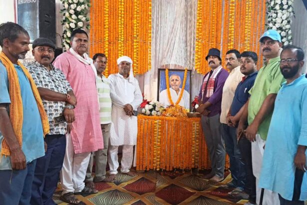 दिवंगत रामबली सिंह की स्मृति में जिला स्तरीय रामायण गोष्ठी व श्रद्धांजलि सभा आयोजित 7