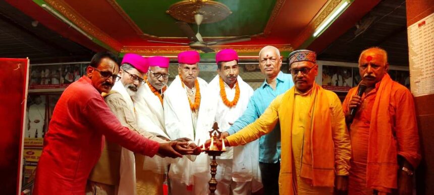  सिमरिया धाम में महर्षि वाल्मीकि जयंती समारोह: वक्ताओं ने कहा- 'अंधकार से प्रकाश की ओर यात्रा का नाम है वाल्मीकि', कल्पवास मेले के बीच गूंजे विचार 1